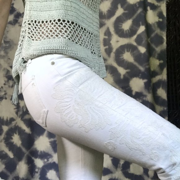 Madewell embroidered mid-rise jeans, 24 - Picture 4 of 13